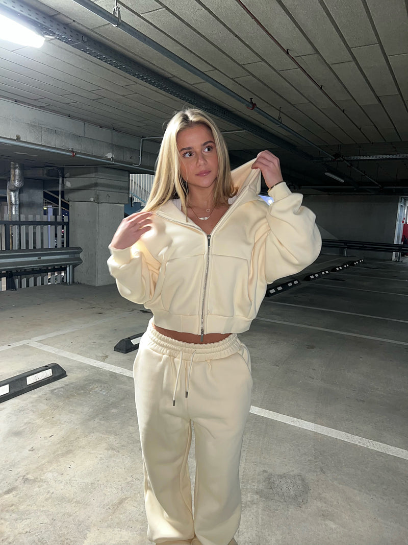 CLOUDCLO MODEL CREAM